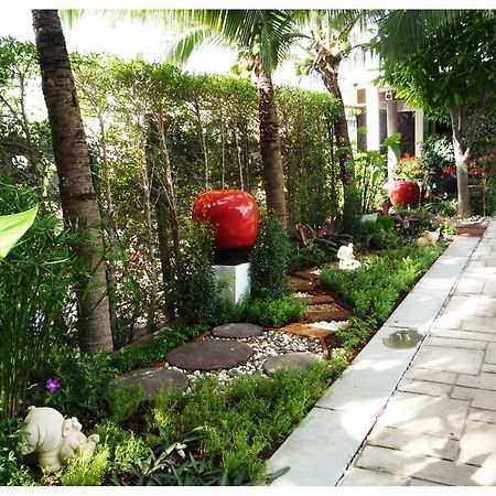 Franjipani Resort HHQ Extérieur photo
