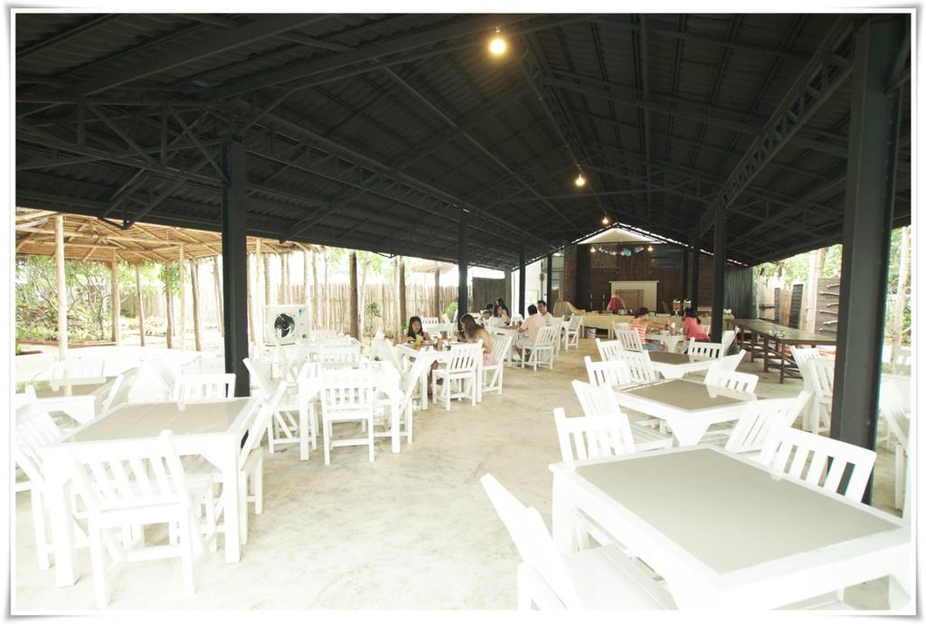 Franjipani Resort HHQ Extérieur photo