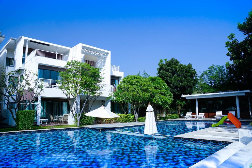 Franjipani Resort HHQ Extérieur photo